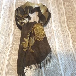 Scarf brown with yellow flowers